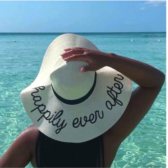 UnBranded Accessories - NWOT Happily Ever After Straw Beach Hat